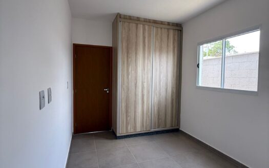 ALUGO CASA COND MANDACARU