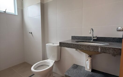 ALUGO CASA COND MANDACARU