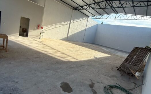 Alugo Galpão no Bairro Popular