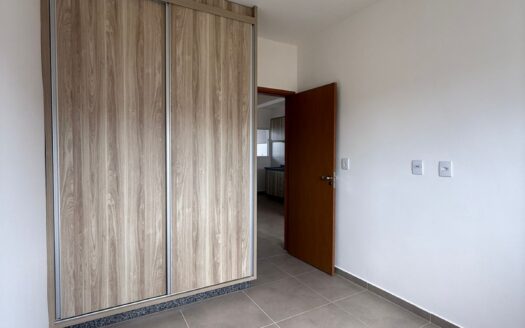 ALUGO CASA COND MANDACARU