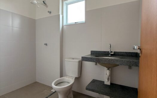 ALUGO CASA COND MANDACARU