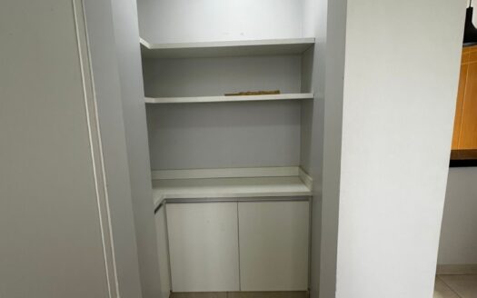 ALUGO APARTAMENTO PROXIMO À UNIRV 3 QUARTOS