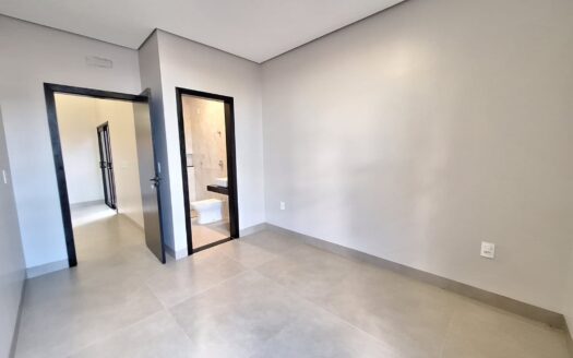 CASA À VENDA NO JD PRESIDENTE